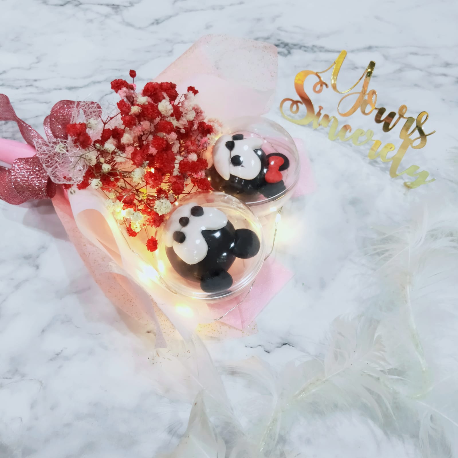 Mickey & Minnie Mouse Cake Pop Mini Bouquet