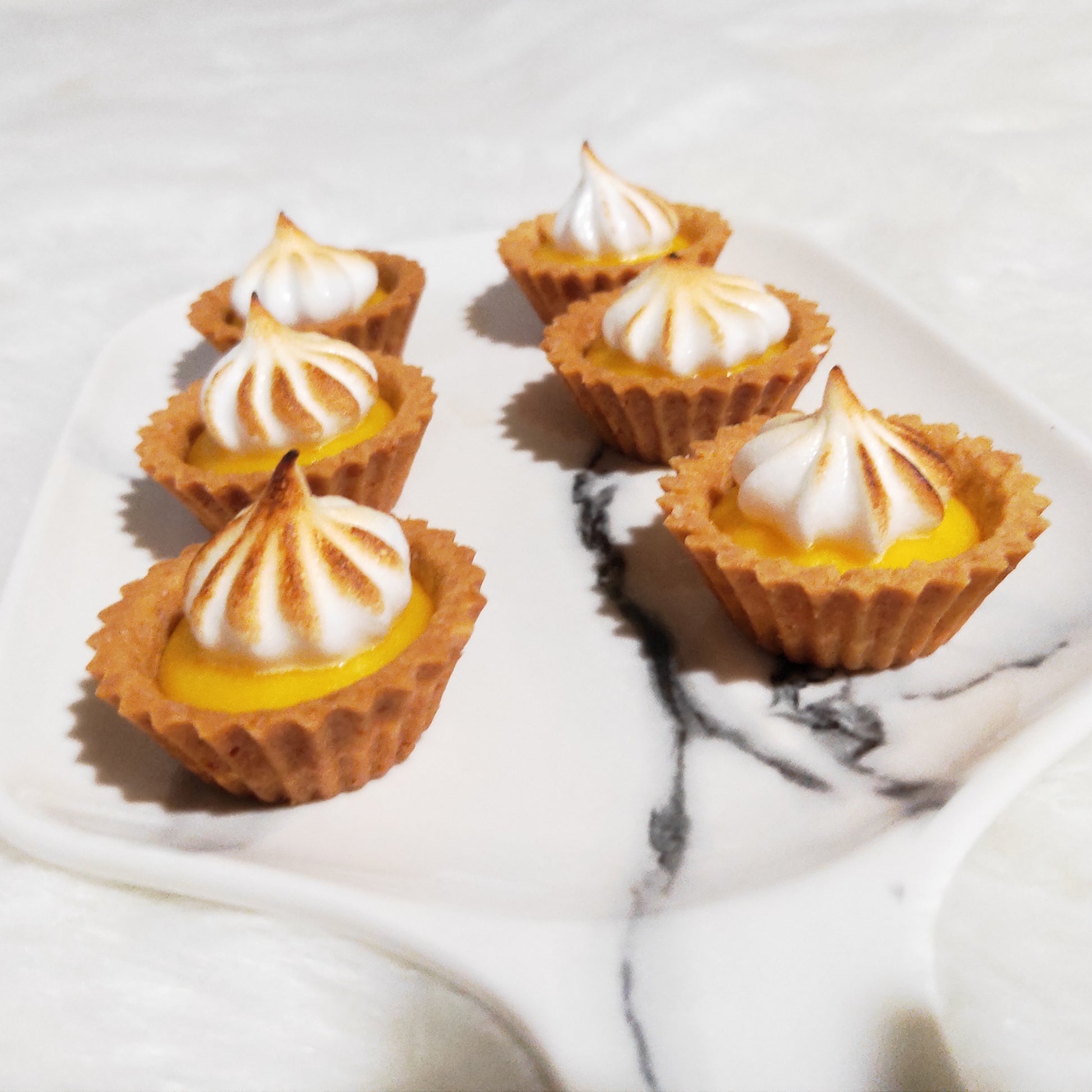 Passionfruit Meringue (12pcs)