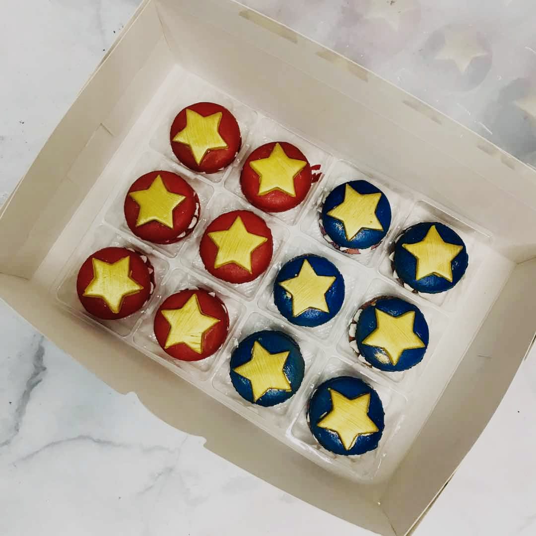 Wonderwoman Star Themed Macarons (12pcs)